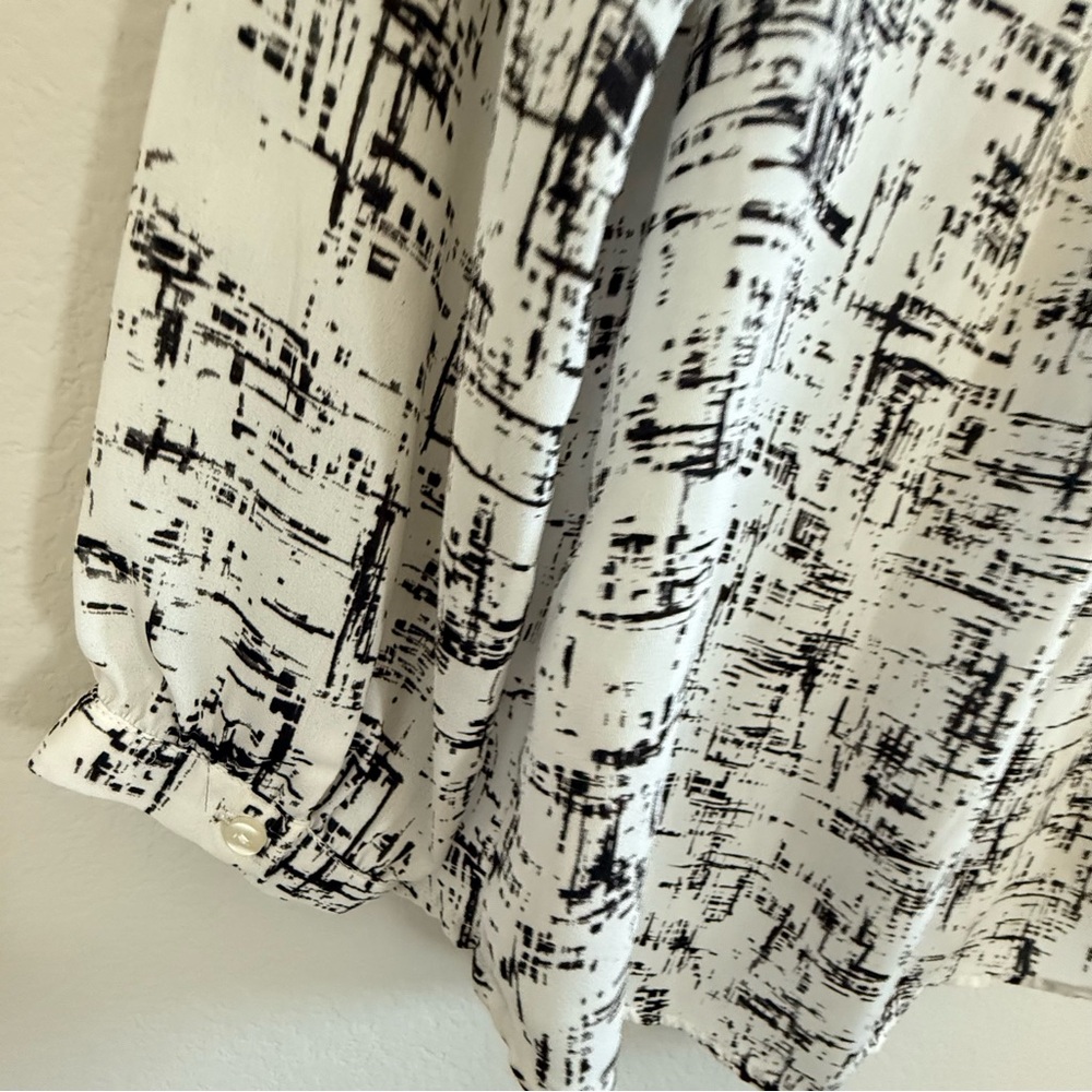 Mercer & Madison Monochrome Patterned Blouse Small - Picture 8 of 14